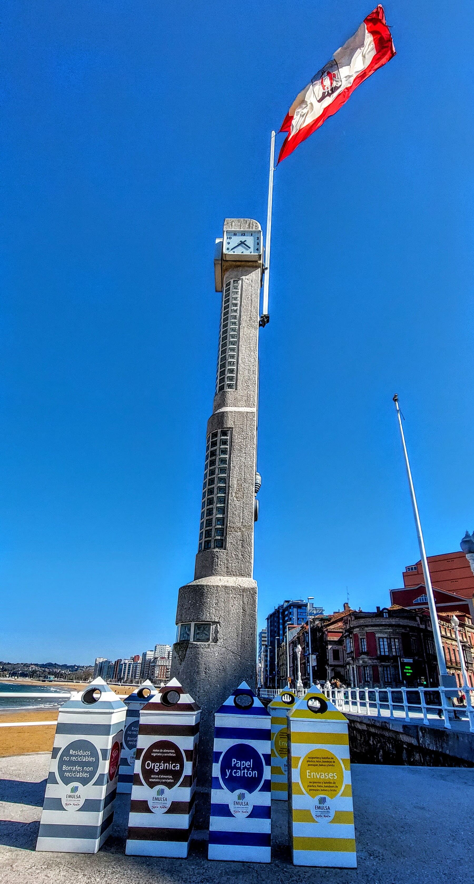 Papeleras de Emulsa en La Escalerona