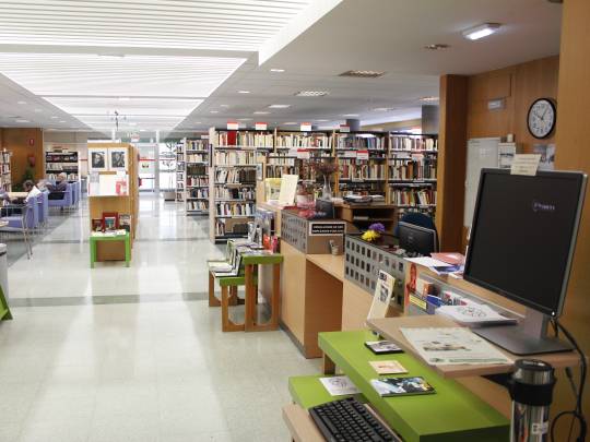 Interior de una biblioteca