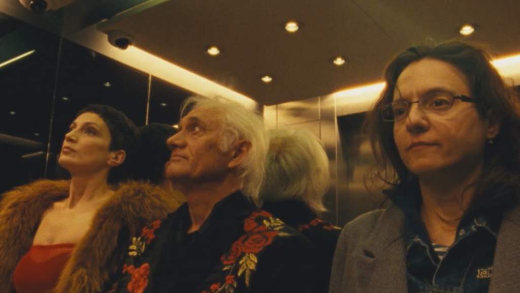 Fotograma de la película Sorella di clausura en el que aparecen los actores Cendana Trifan, Miodrag Mladenović y Katia Pascariu