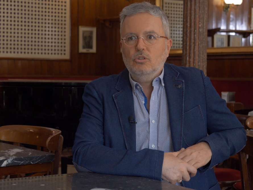 Antonio Fontana, Premio Café Gijón 2020, en el Café Gijón de Madrid.