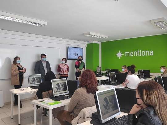 inauguración taller mujeres mentiona