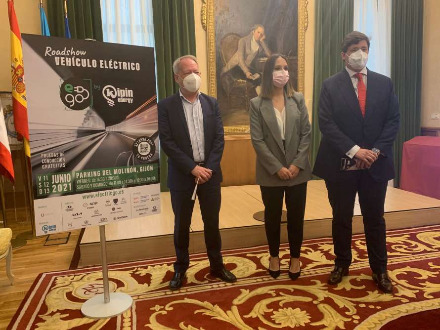 Aurelio Martín, Patricia Baragaño y Javier García durante la presentación de 'Electric Go'