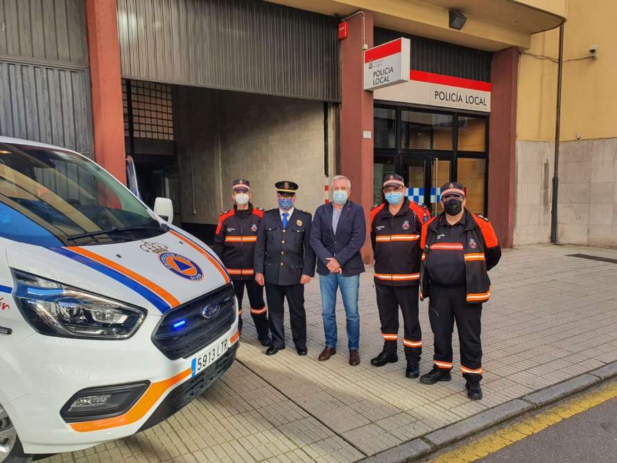 Entrega de nuevo vehículo híbrido a Protección Civil