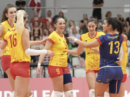 Cartel Voleibol Femenino en Gijón , 24 de agosto donde se enfrentarán España Eslovaqui