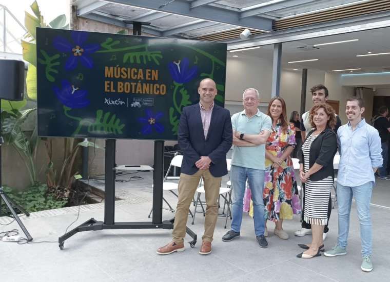 Concejales del Ayuntamiento de Gijón/Xixón en la presentación de ‘Música en el Botánico’