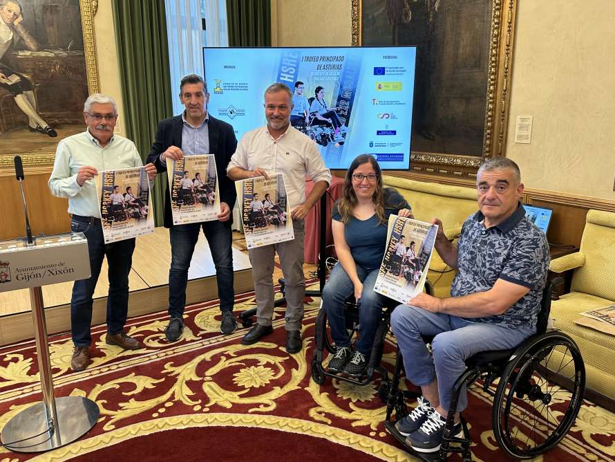 Autoridades en la presentacion del Trofeo Principado