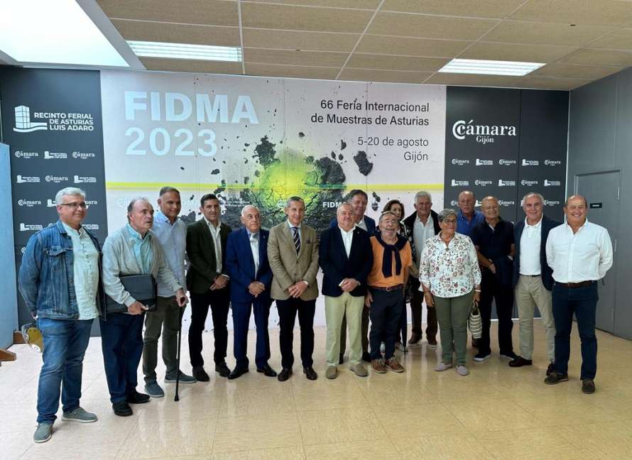 Foto en la entrada de la FIDMA