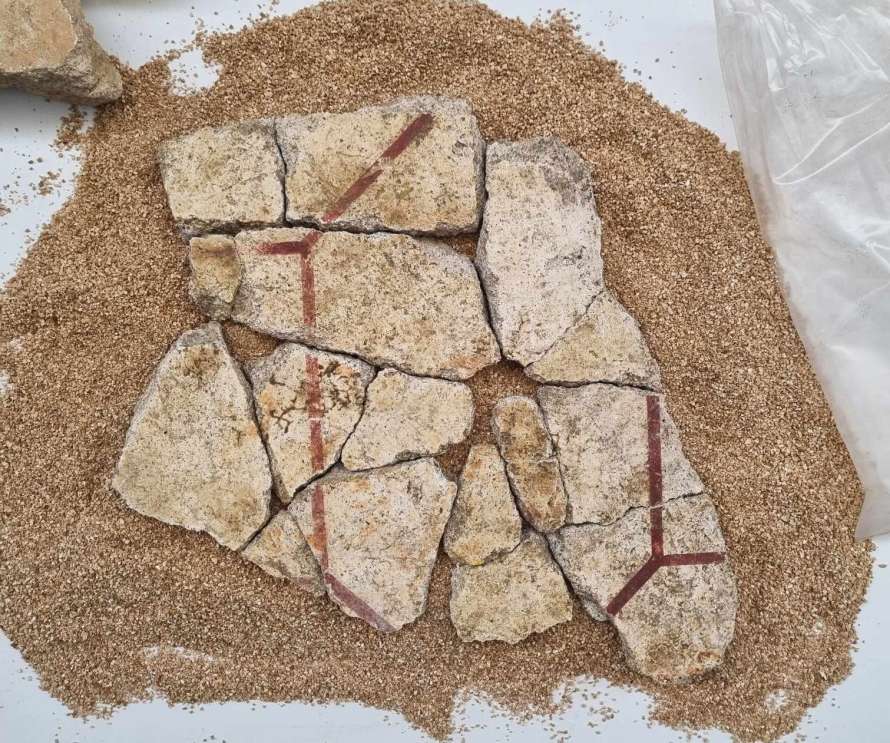 Puzle de piezas con restos de pintura