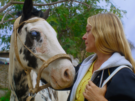 Fotograma de la película Magic Farm, con la actriz Chloë Sevigny