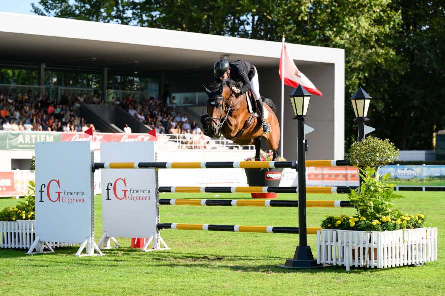Mark Mcauley vence en el Trofeo Funeraria Gijonesa CSI 4 Hípico Gijón 2025