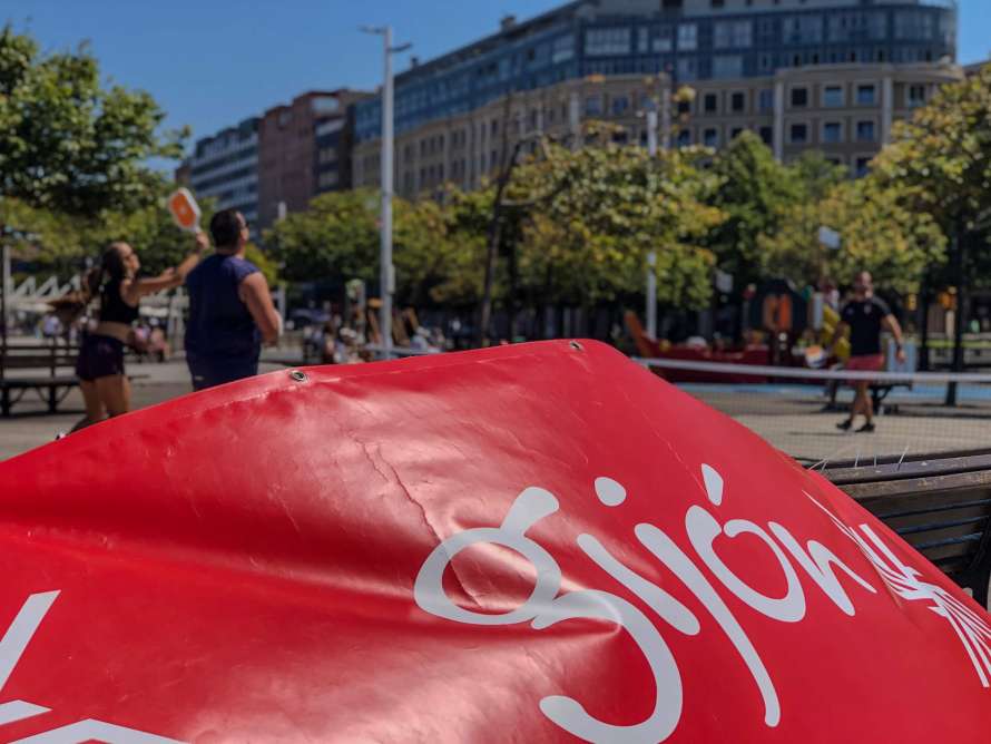 Pickleball Fest Gijón deporte y diversión para toda la familia en la playa de Poniente