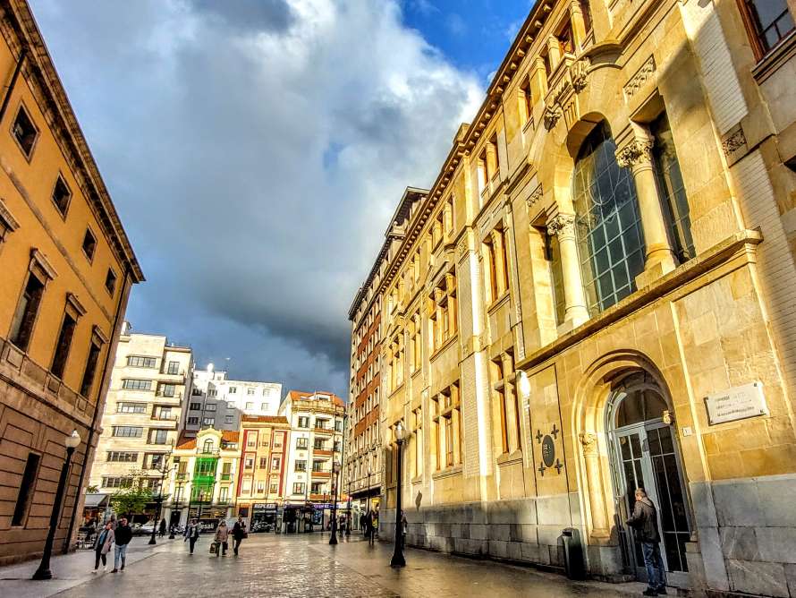 Calle Tomás y Valiente