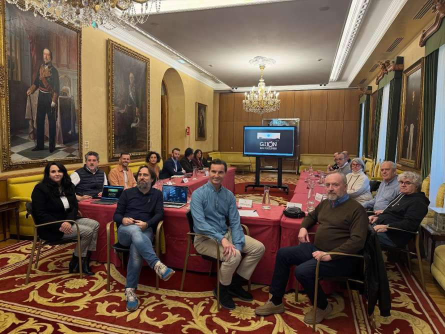 Reunión eclipse 12 febrero 2026