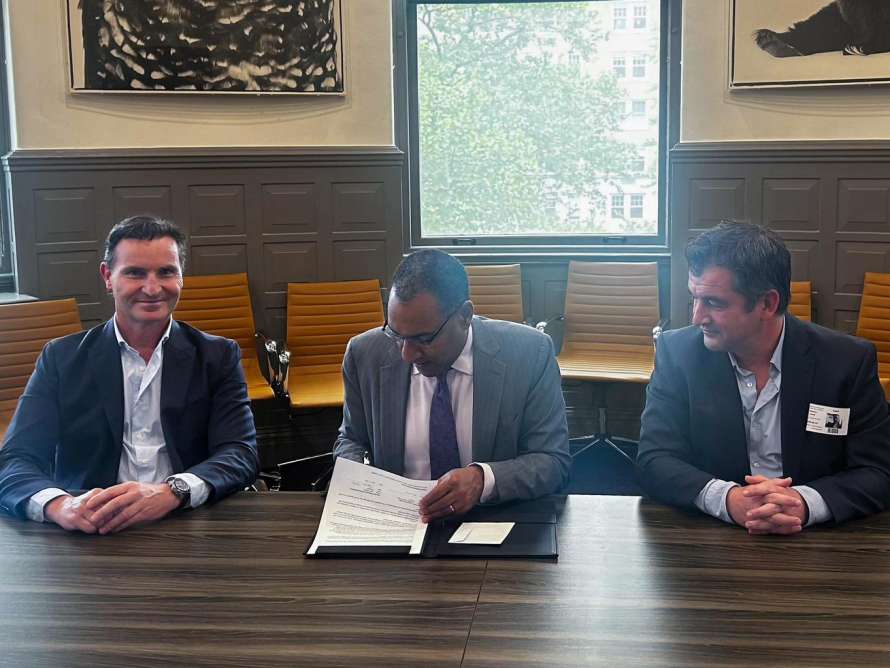 Firma del acuerdo con el American Museum of Natural History de Nueva York