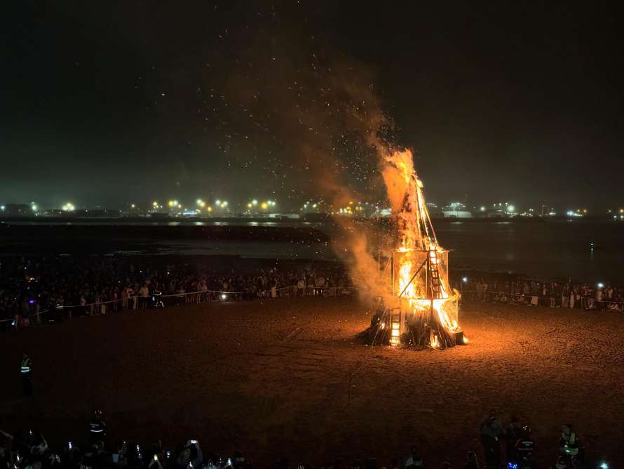HOGUERA DE SAN JUAN EN PONIENTE