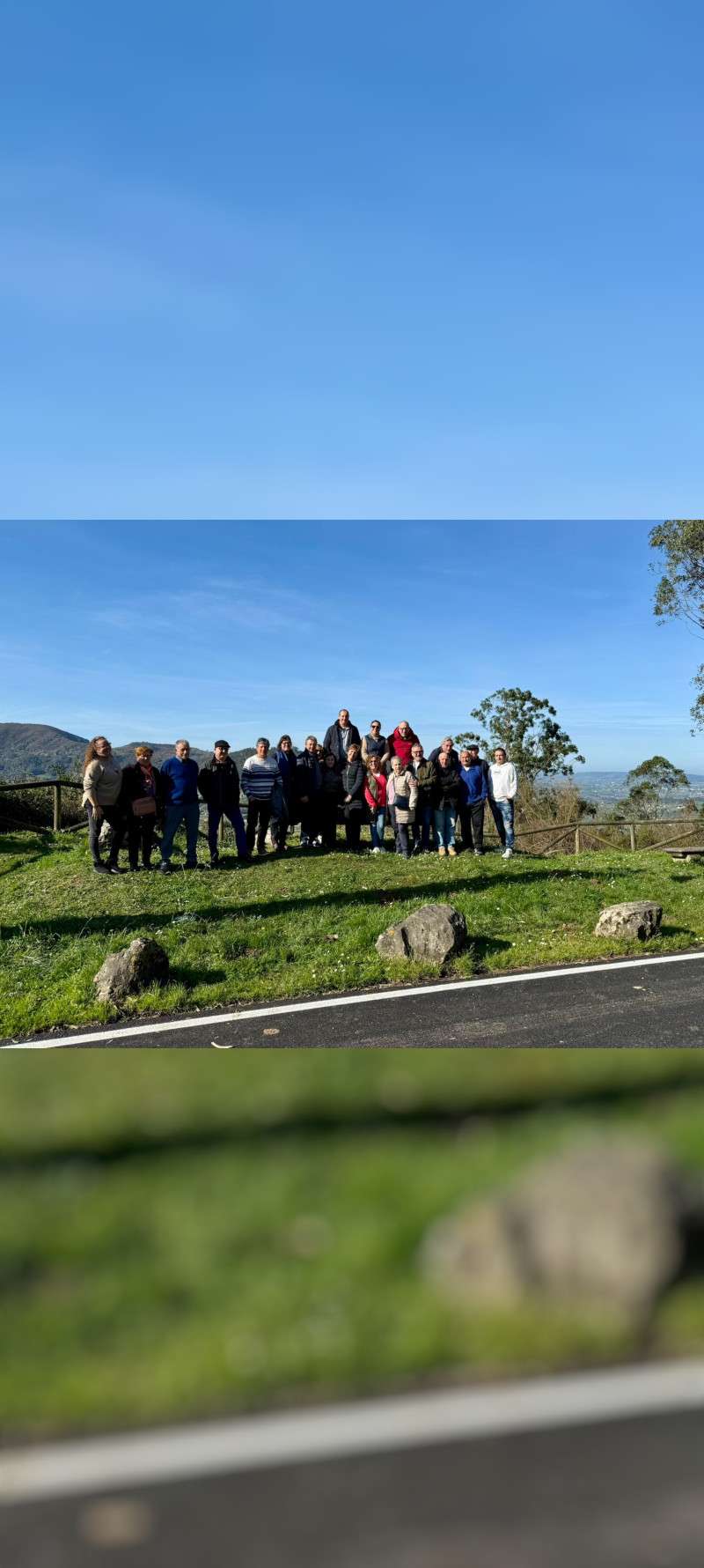 Grupo de personas en el camino de rioseco