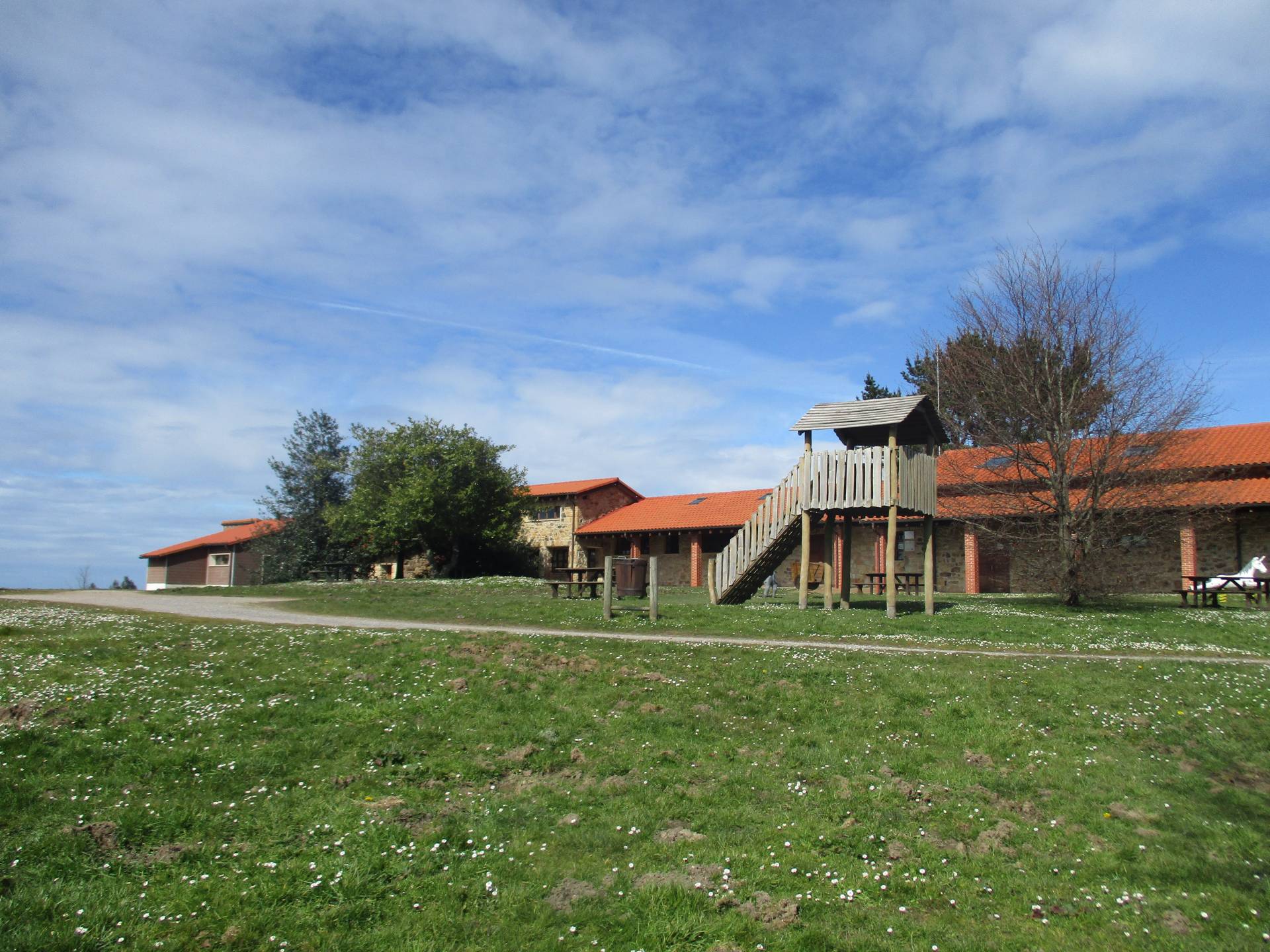 Centro de Interpretación y rutas en Monte Deva, Gijón