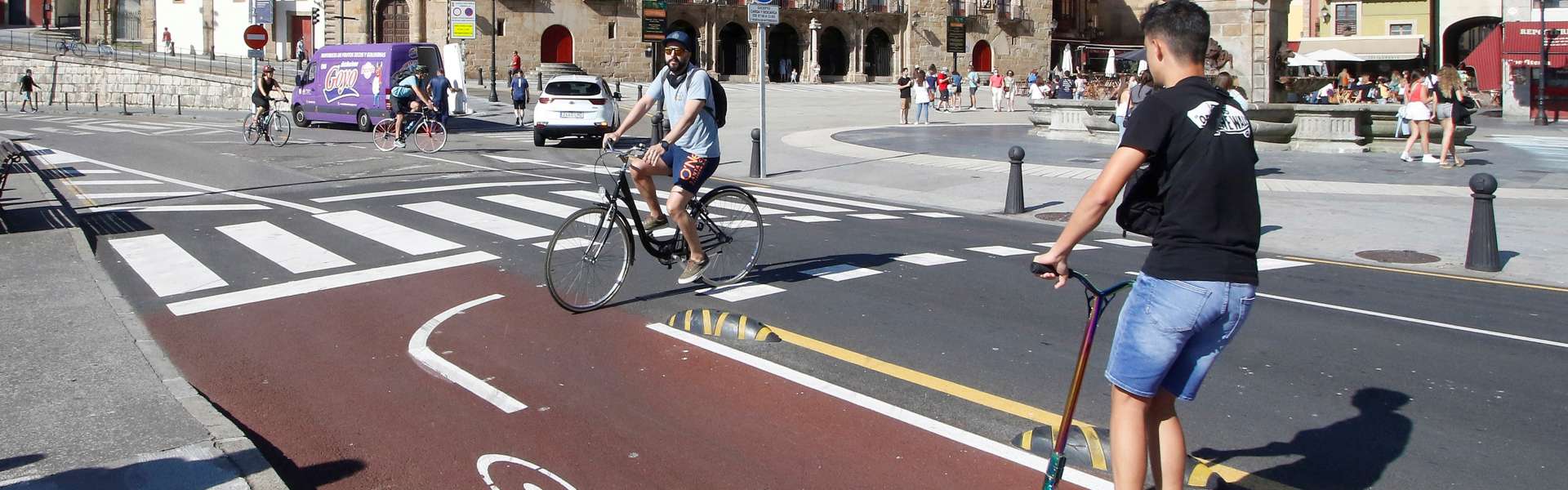Ciclistas por carril bici Gijón