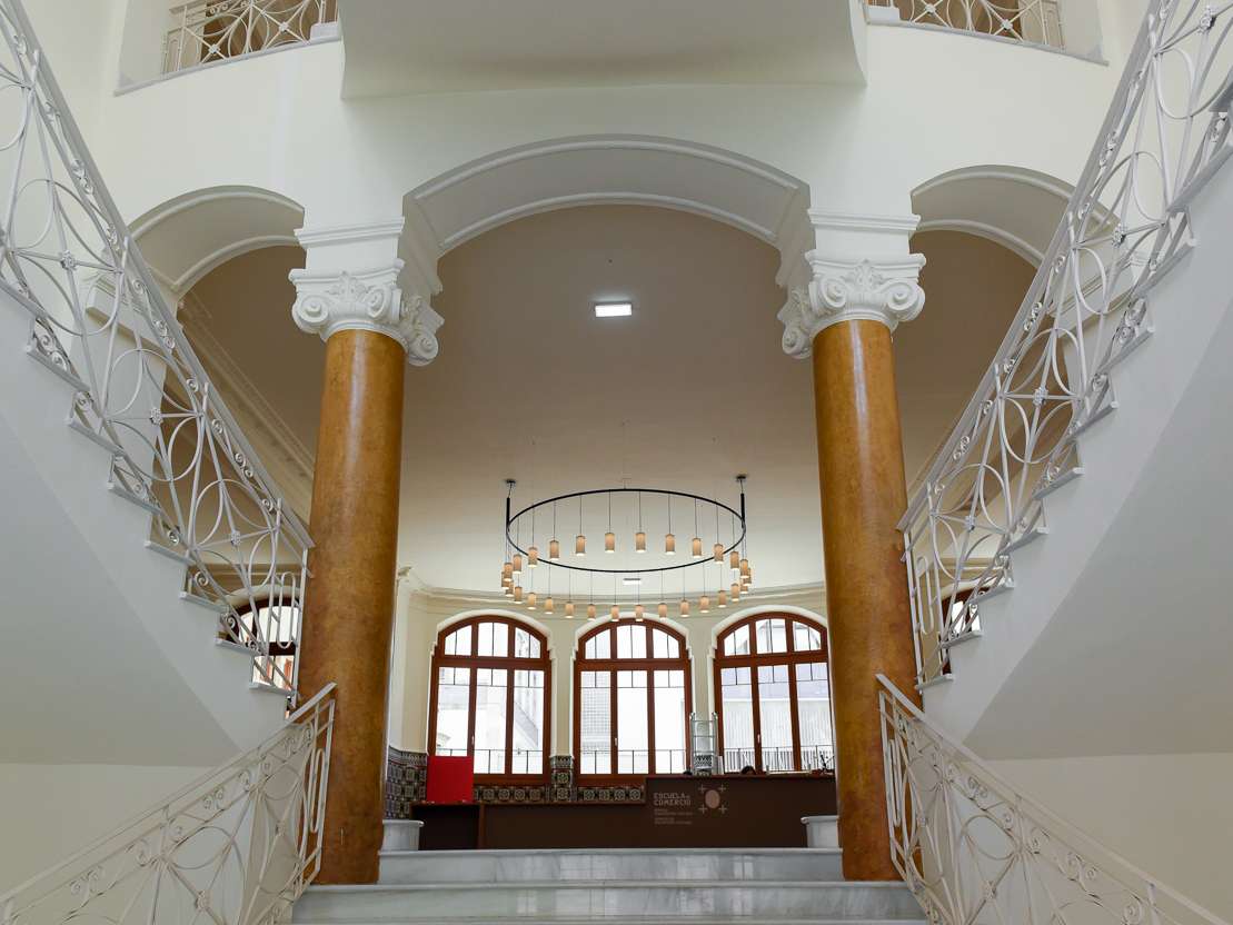 interior de la escuela de comercio