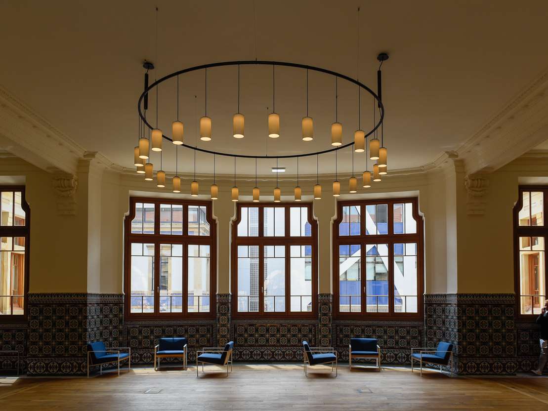 interior de la escuela de comercio