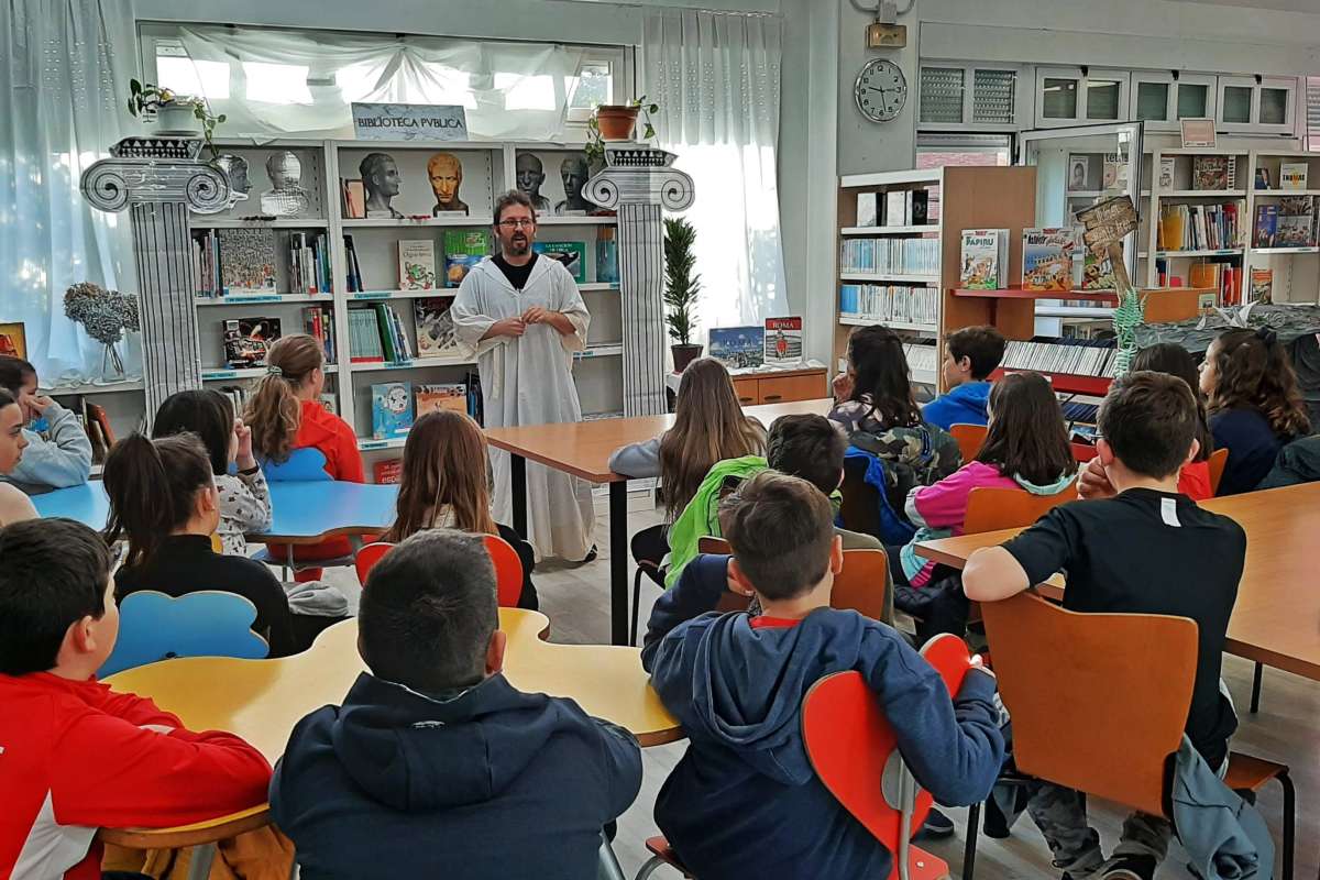 Profesor disfrazado de romano