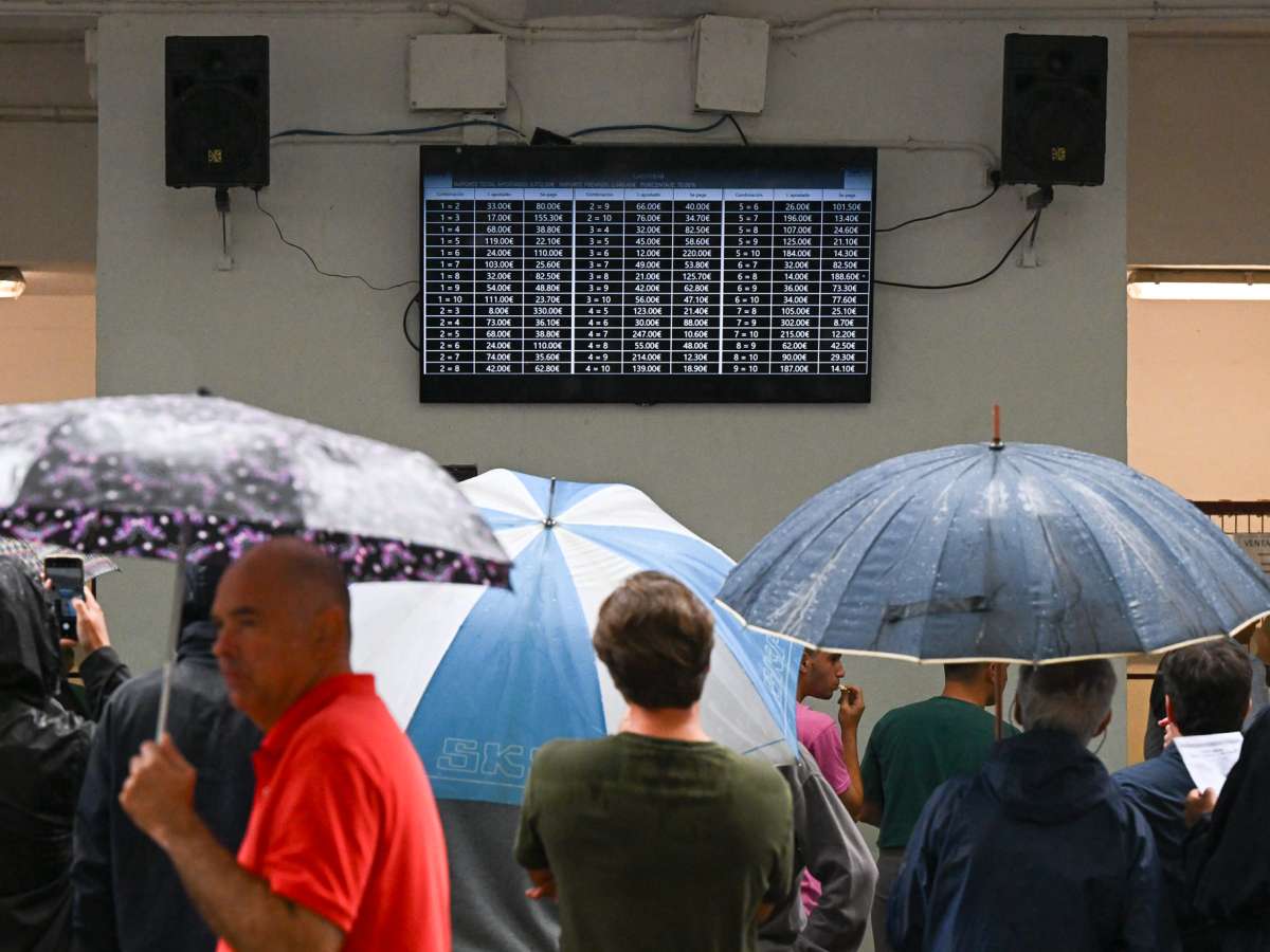 El publico siguiendo las apuestas