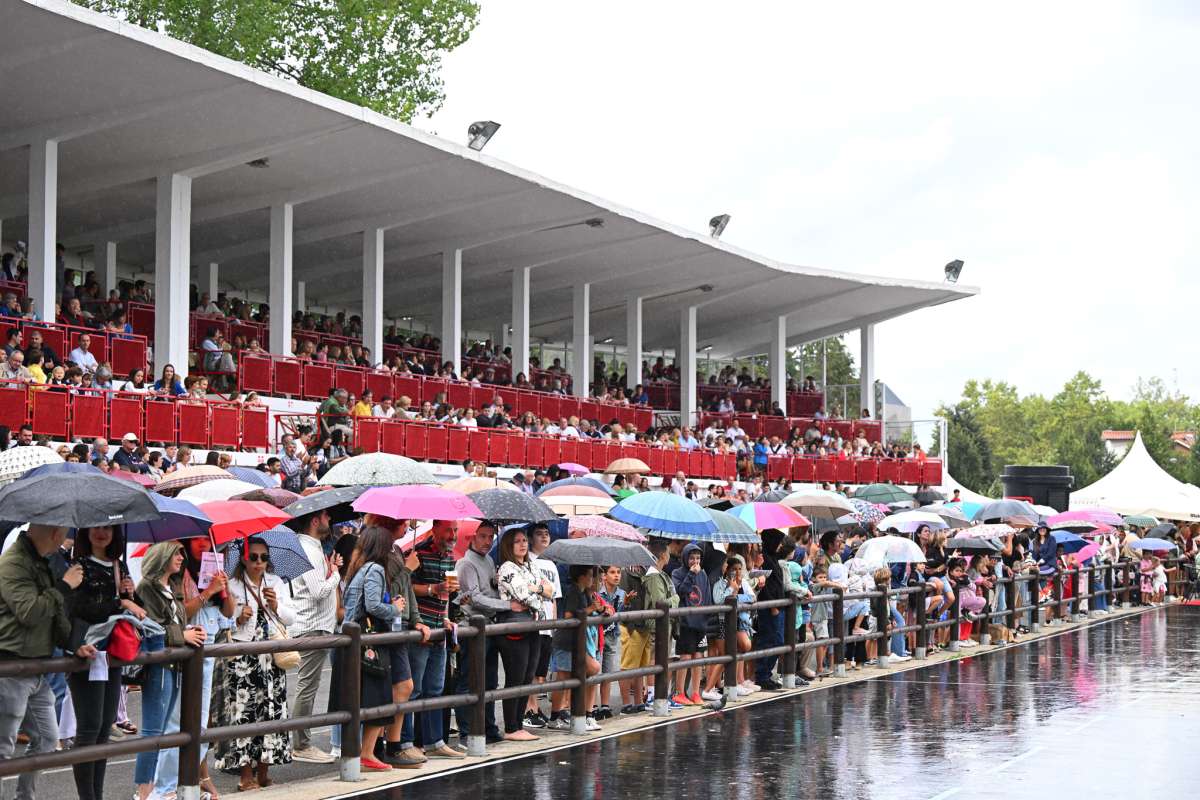 La lluvia hizo acto de presencia en las mestas