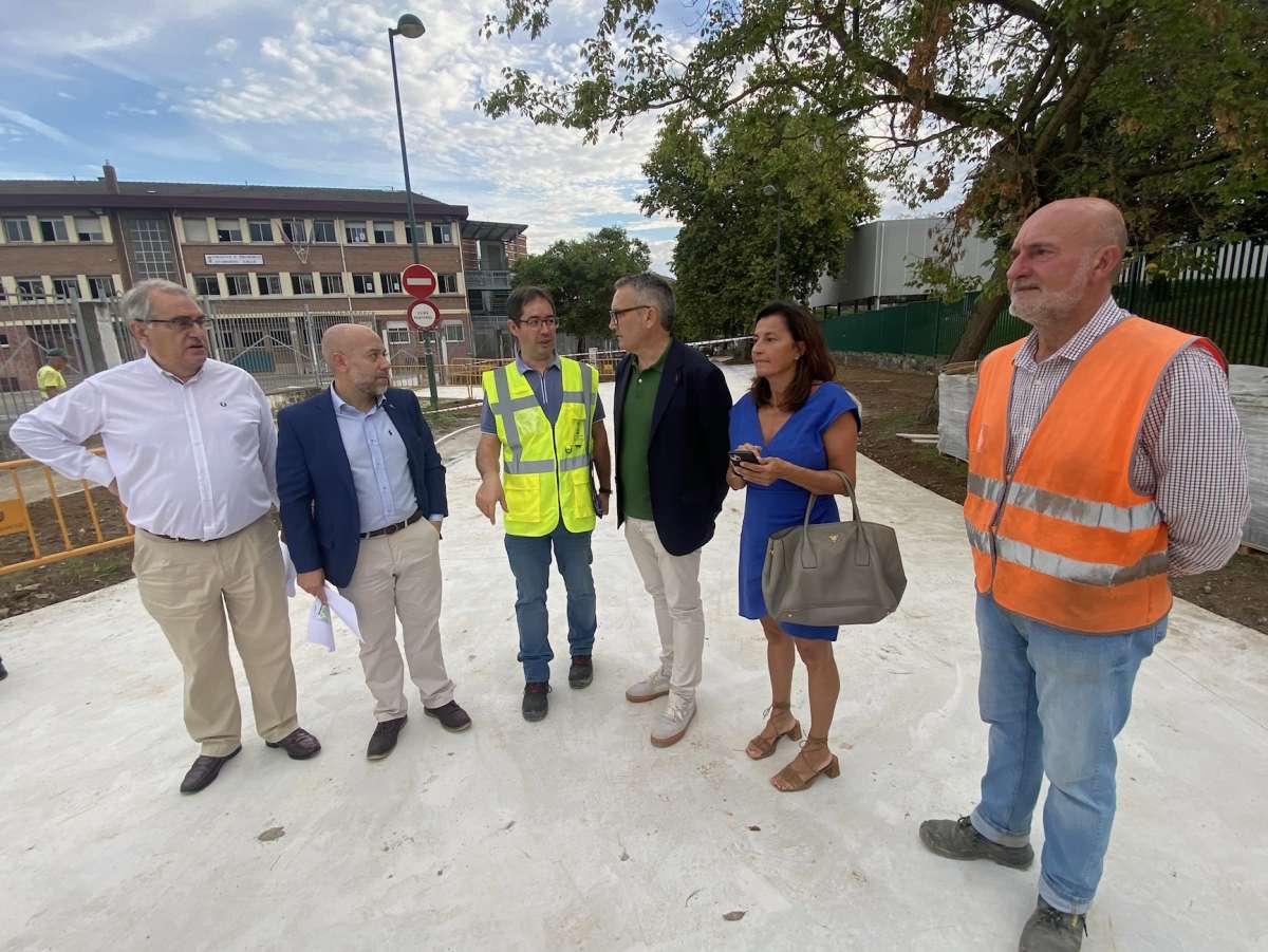 Gilberto Villoria y Rodrigo Pintueles visitando las obras