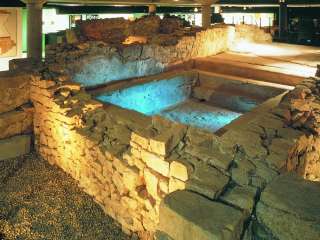frigidarium de las termas de Campo Valdés. Estancia con piscina de agua fría.