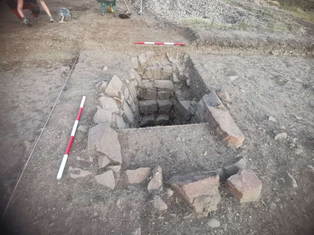 Imagen de un pozo romano descubierto durante las excavaciones de la fase II del Proyecto Campa