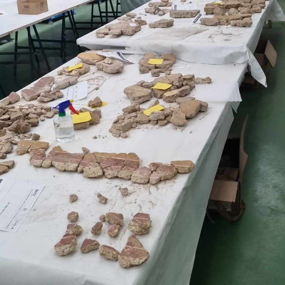 Mesas de trabajo para el estudio de las pinturas de las Termas