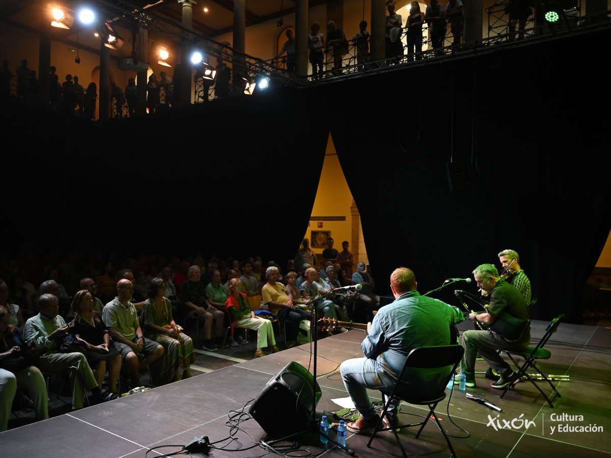 Martes 28 jul - Leonard Barry Trío
